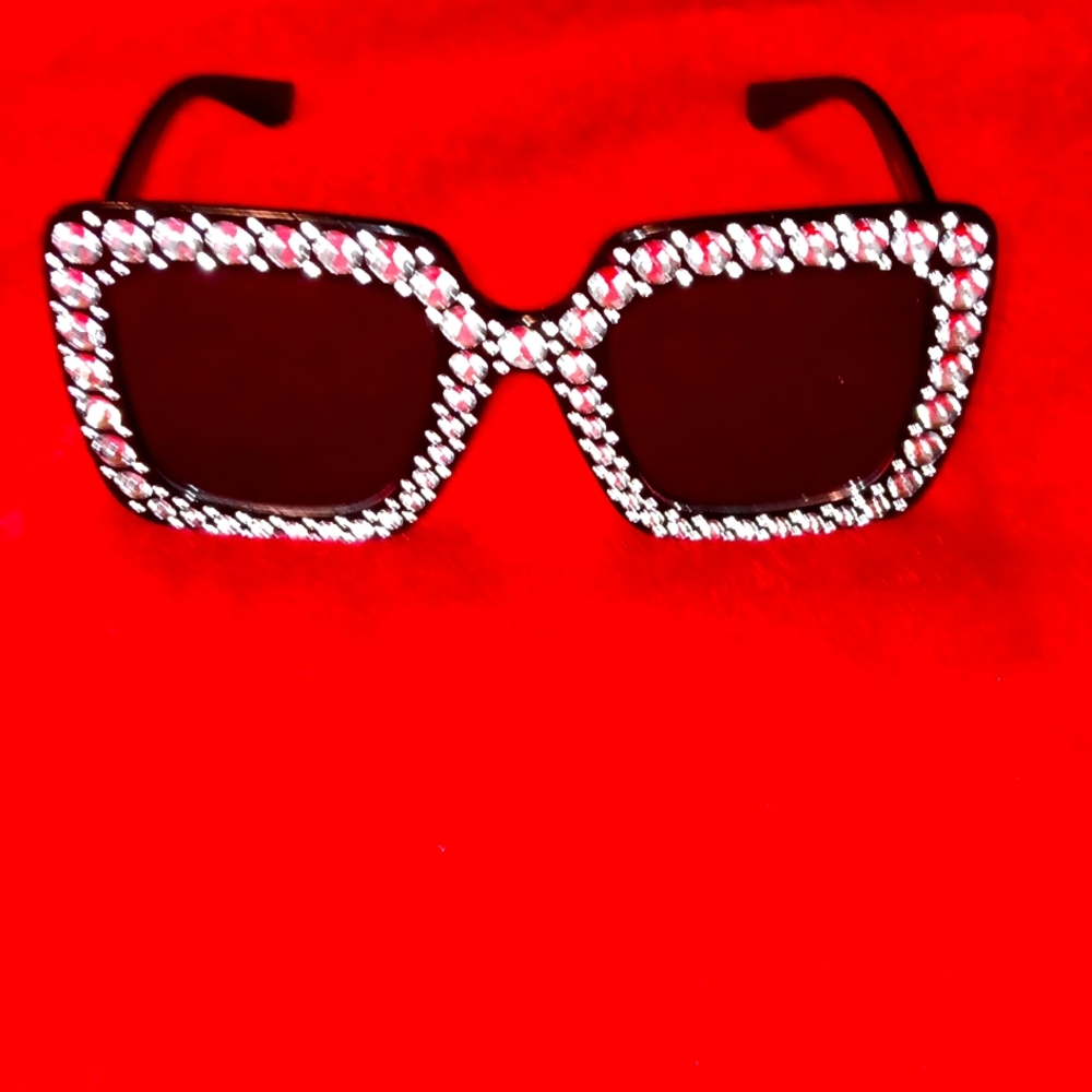 BLING SUNGLASSES. Black & silver sunglasses.
